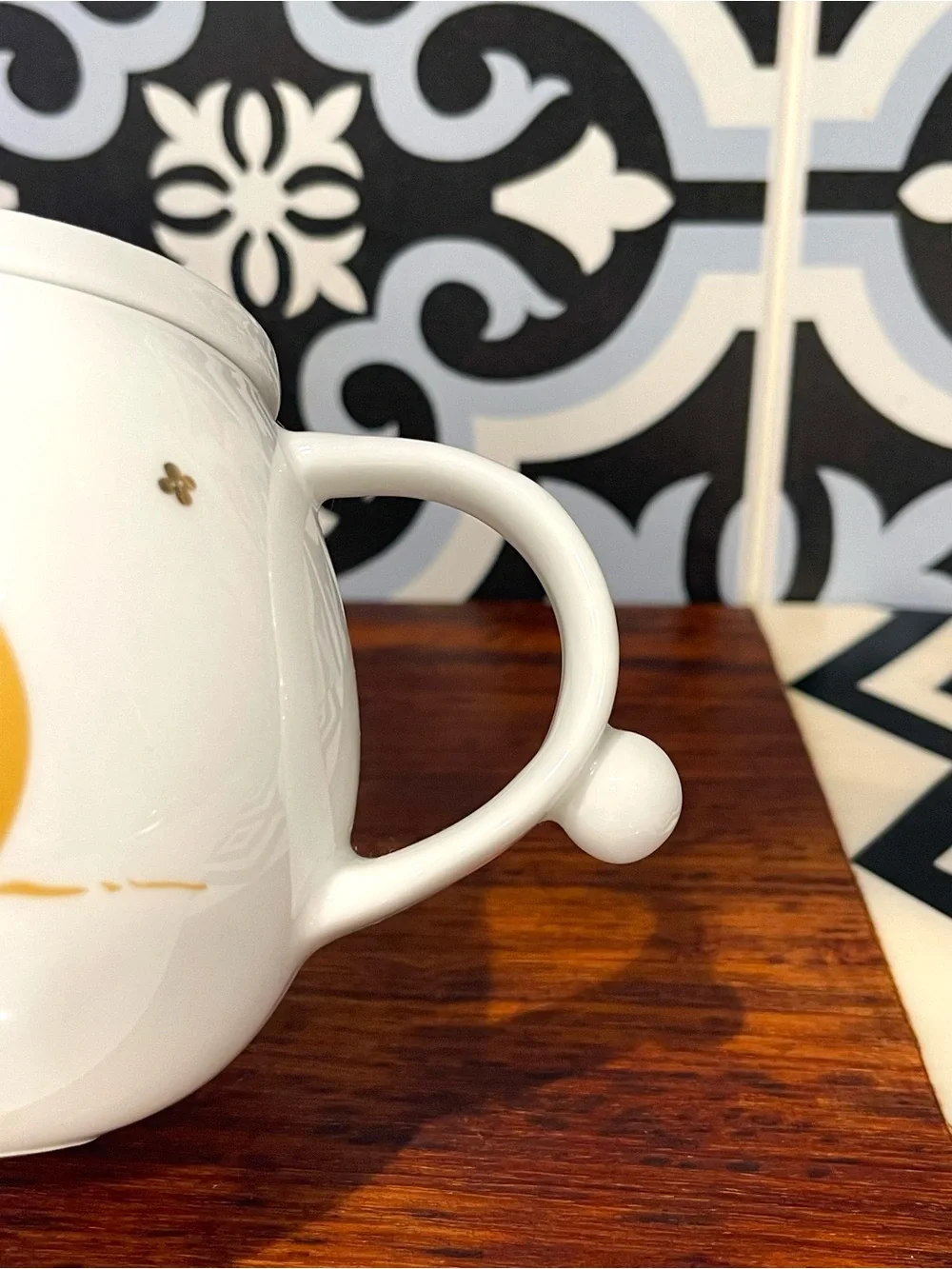 STARBUCKS 2015 Round Lidded BUNNY RABBIT Tea Ceramic Cup 12oz White Gold RAR